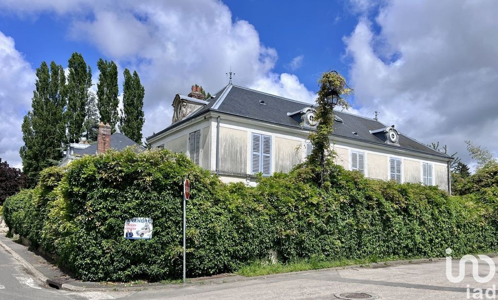 Achat maison à vendre 5 chambres 180 m² - Saint-Sulpice-de-Favières