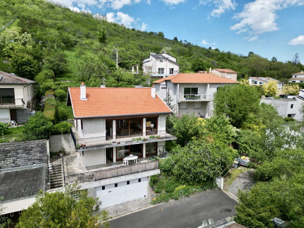 Achat maison à vendre 7 chambres 181 m² - Clermont-Ferrand