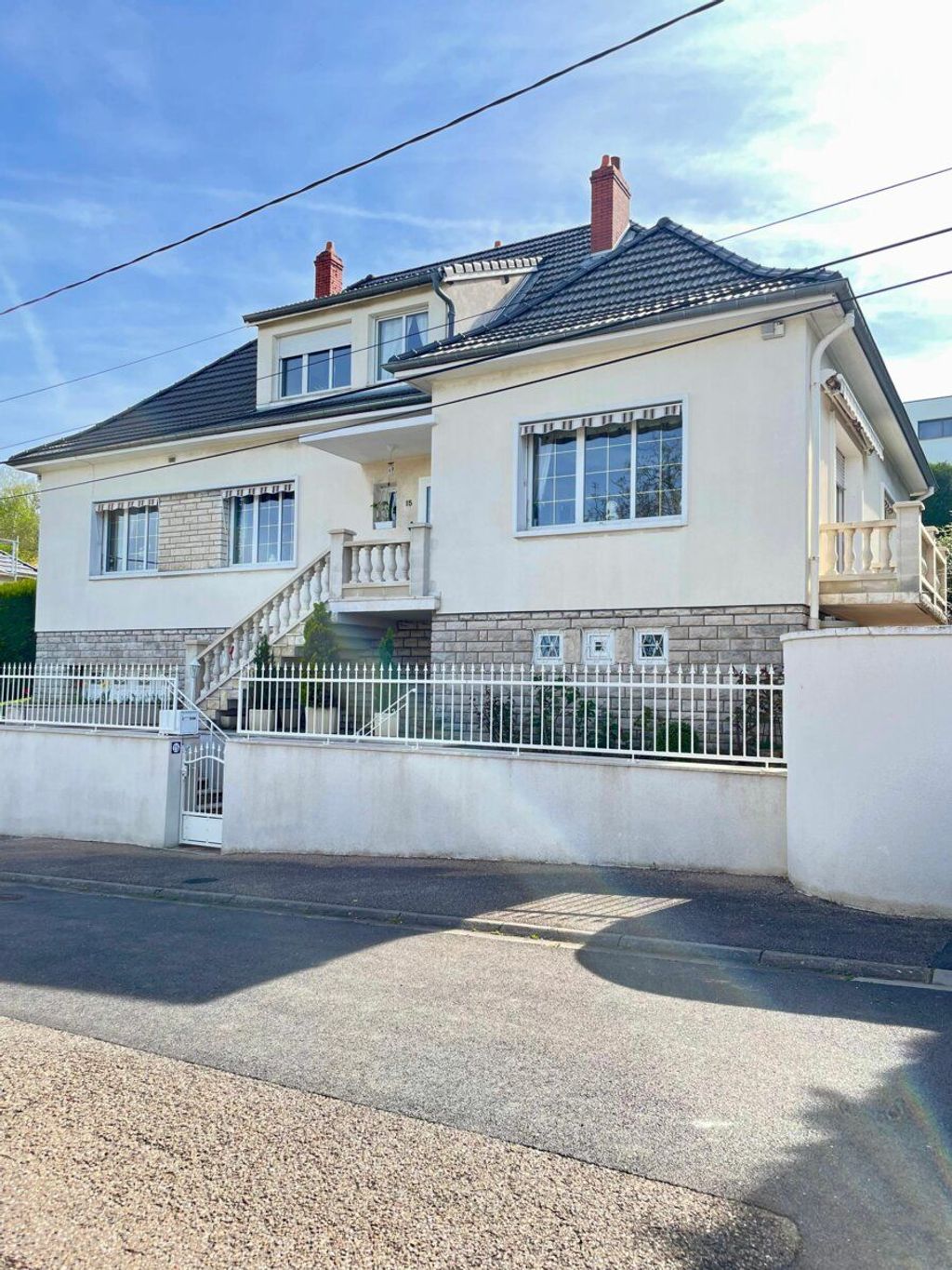 Achat maison à vendre 5 chambres 215 m² - Saint-Julien-lès-Metz