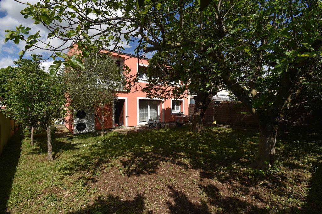 Achat maison à vendre 4 chambres 88 m² - Meyzieu