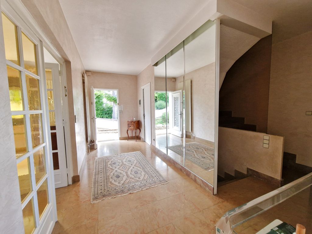 Achat maison à vendre 3 chambres 208 m² - Saint-Romain-au-Mont-d'Or