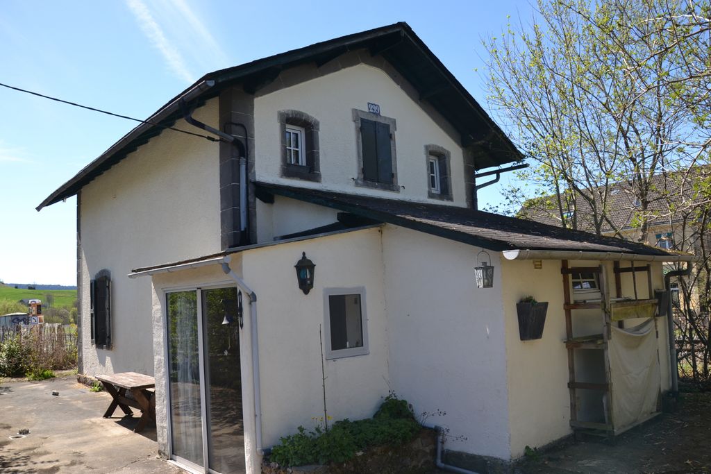 Achat maison à vendre 3 chambres 77 m² - Saint-Sauves-d'Auvergne