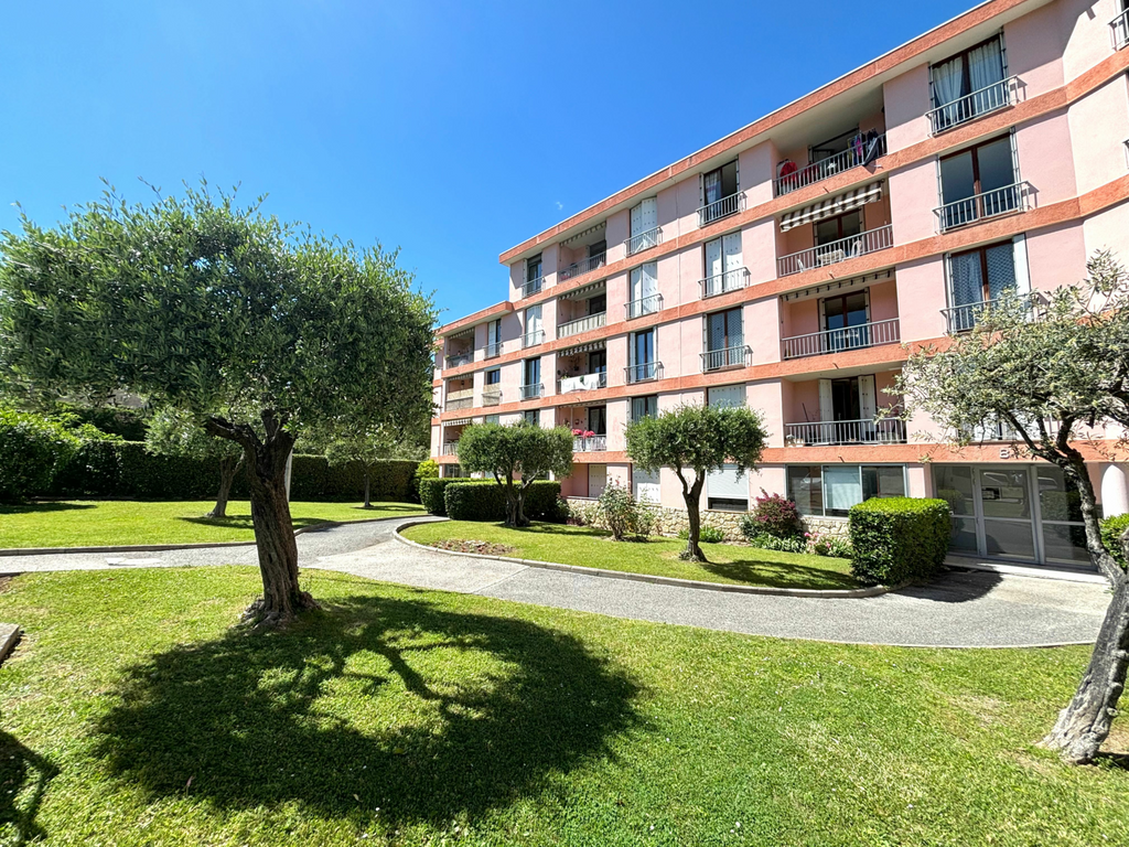 Achat appartement à vendre 3 pièces 71 m² - Grasse