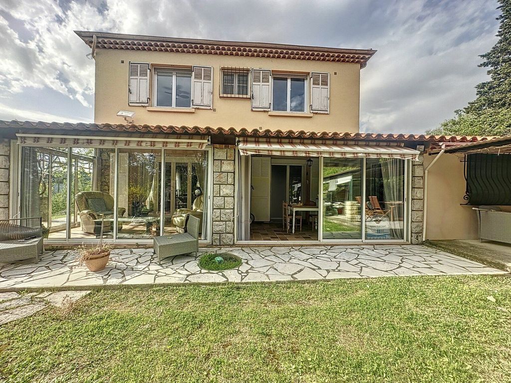 Achat maison à vendre 4 chambres 161 m² - Mougins