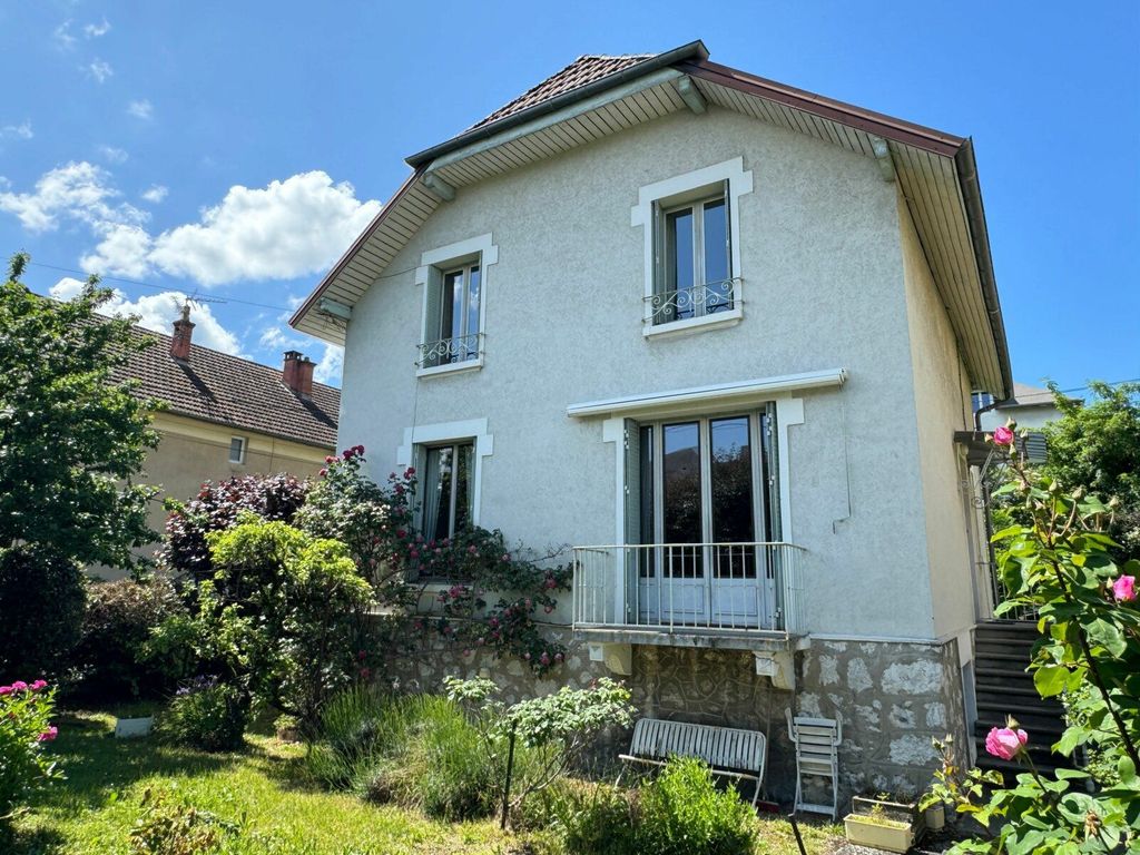 Achat maison à vendre 5 chambres 135 m² - Chambéry