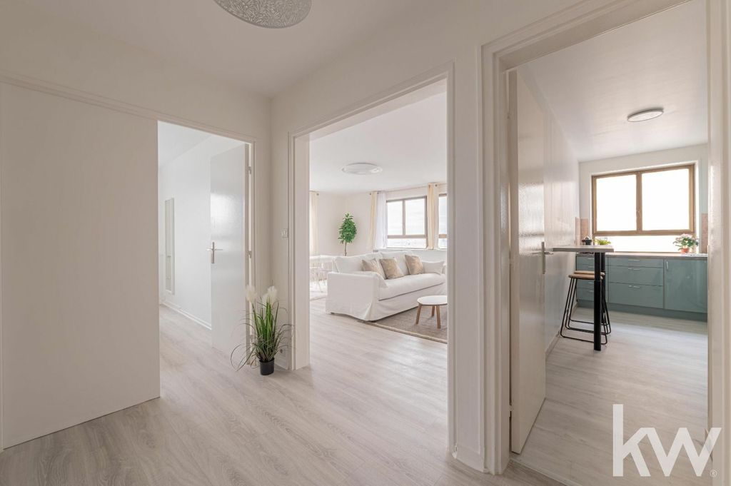 Achat appartement à vendre 5 pièces 102 m² - Paris 19ème arrondissement