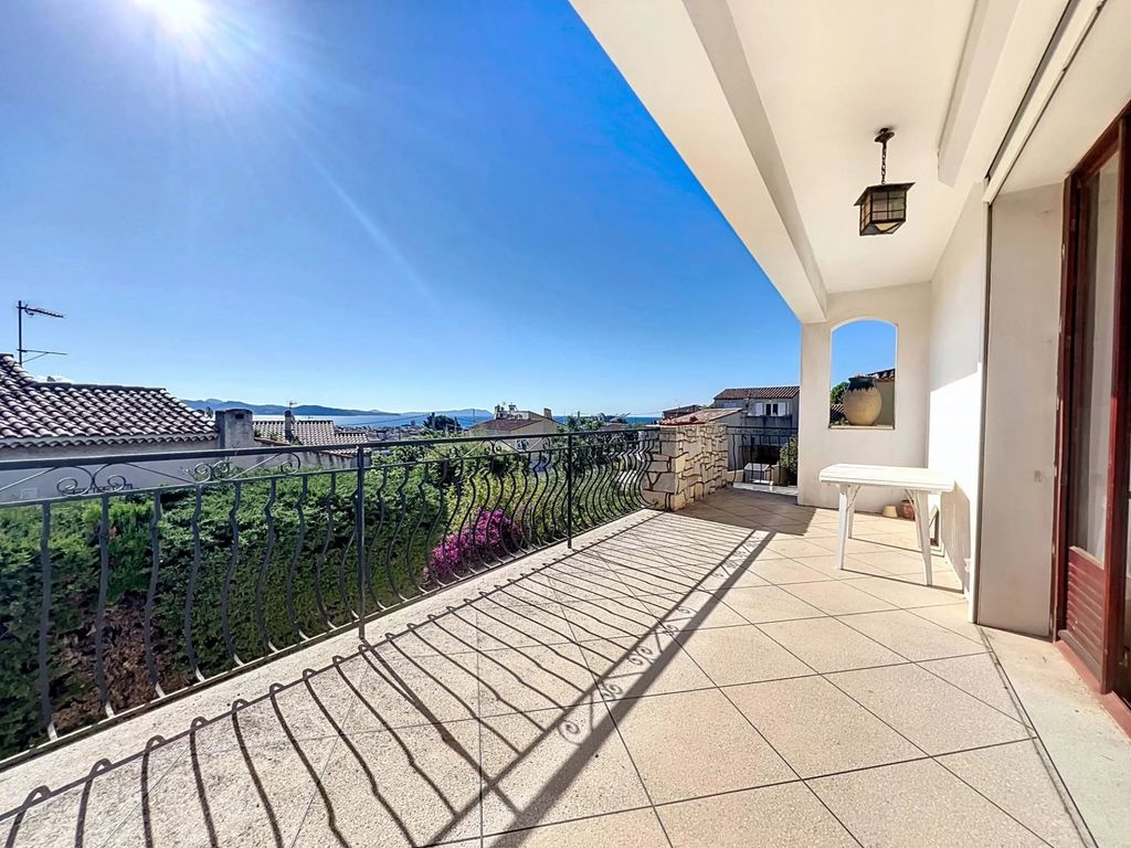 Achat maison à vendre 5 chambres 245 m² - La Ciotat