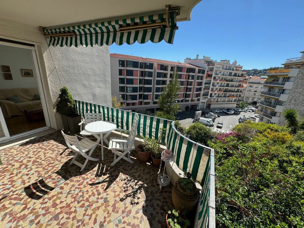 Achat appartement à vendre 3 pièces 64 m² - Nice