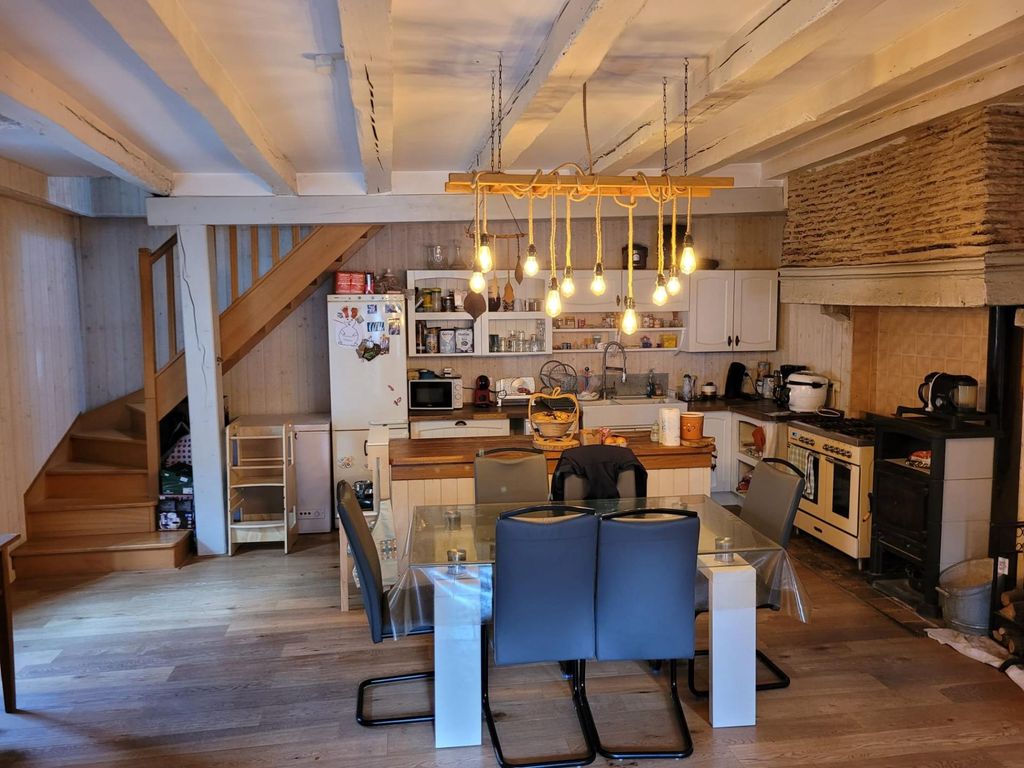 Achat maison à vendre 3 chambres 175 m² - Sanxay