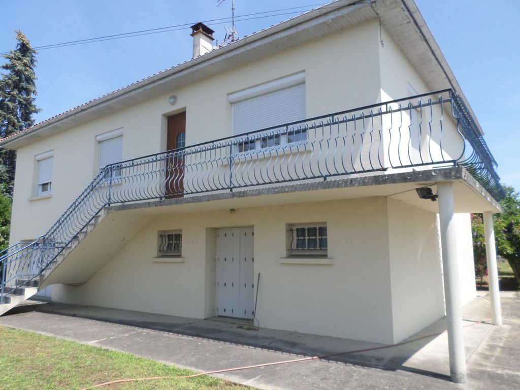 Achat maison à vendre 3 chambres 158 m² - Jonzac