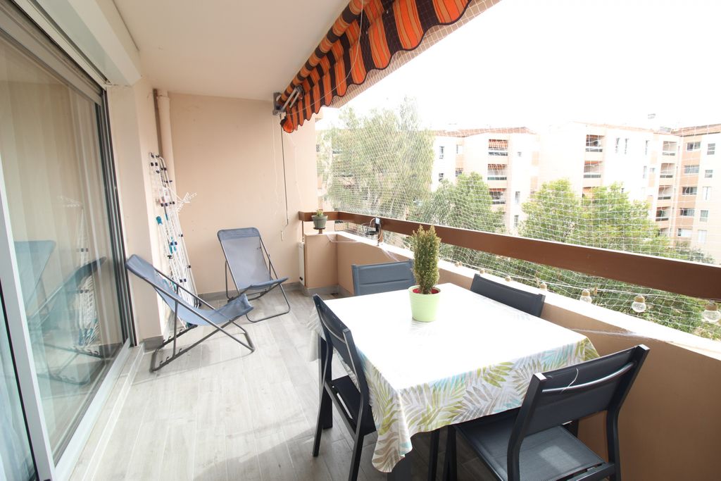 Achat appartement à vendre 4 pièces 95 m² - Hyères