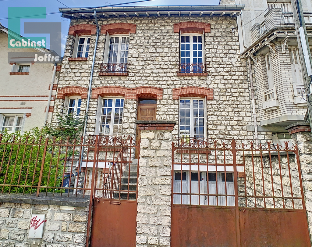 Achat maison à vendre 4 chambres 120 m² - Fontainebleau