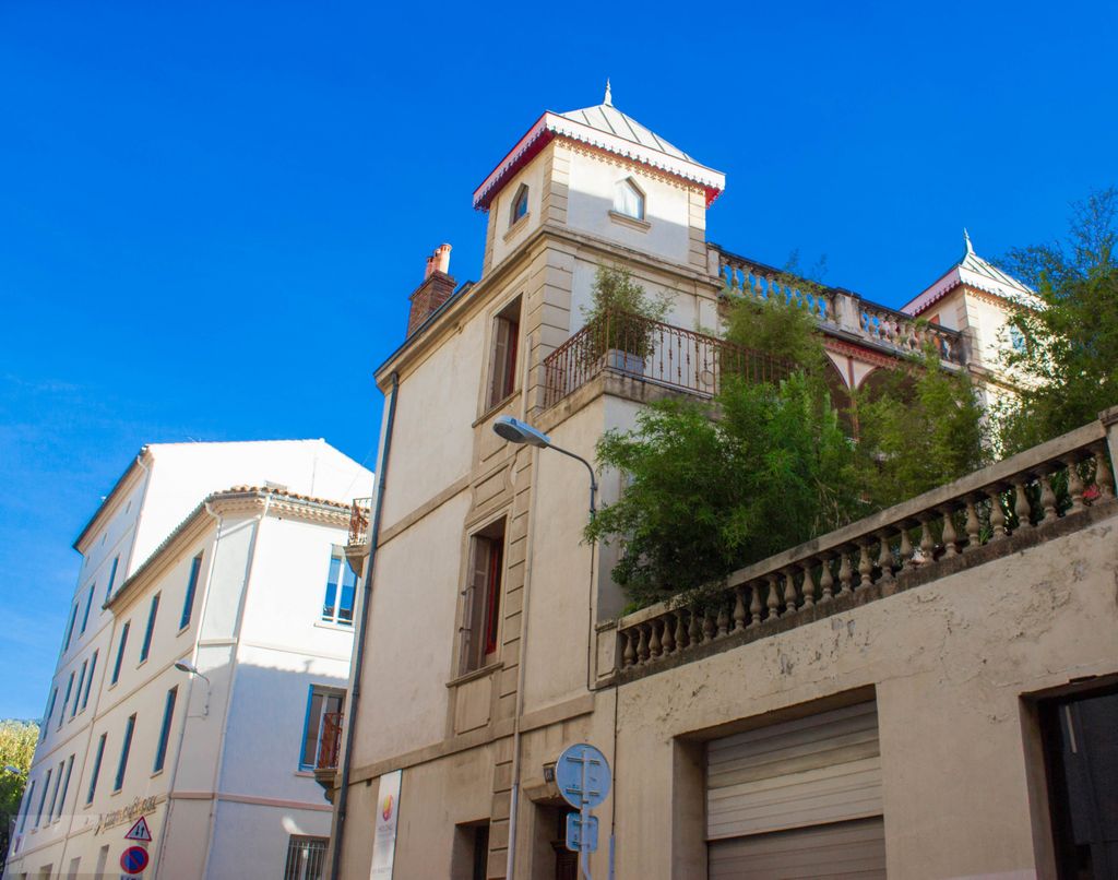 Achat maison à vendre 5 chambres 239 m² - Toulon