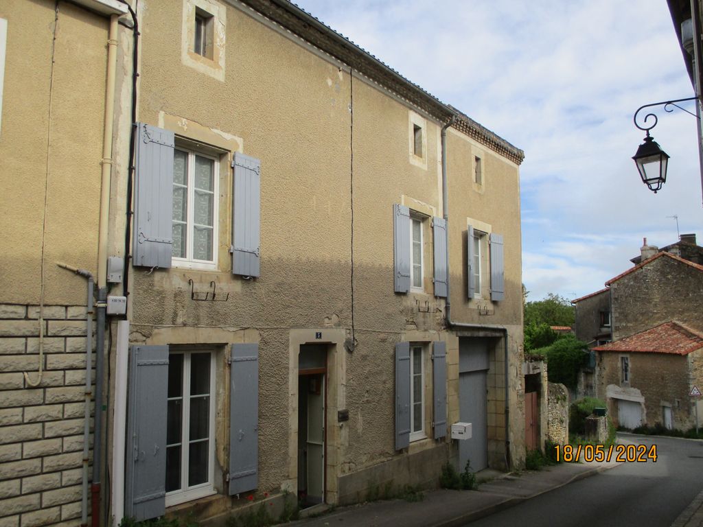 Achat maison à vendre 5 chambres 262 m² - Gençay