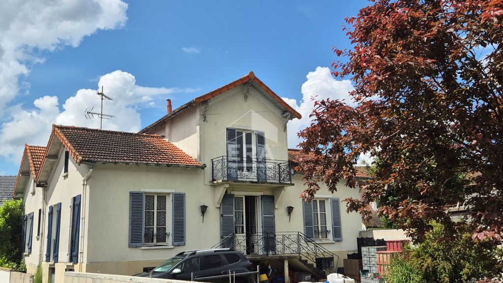 Achat maison à vendre 4 chambres 190 m² - Brie-Comte-Robert