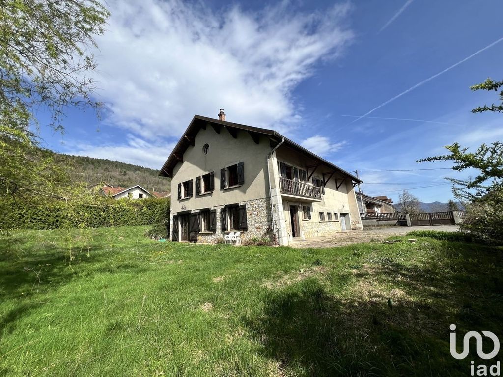 Achat maison à vendre 4 chambres 266 m² - Châtillon-en-Michaille