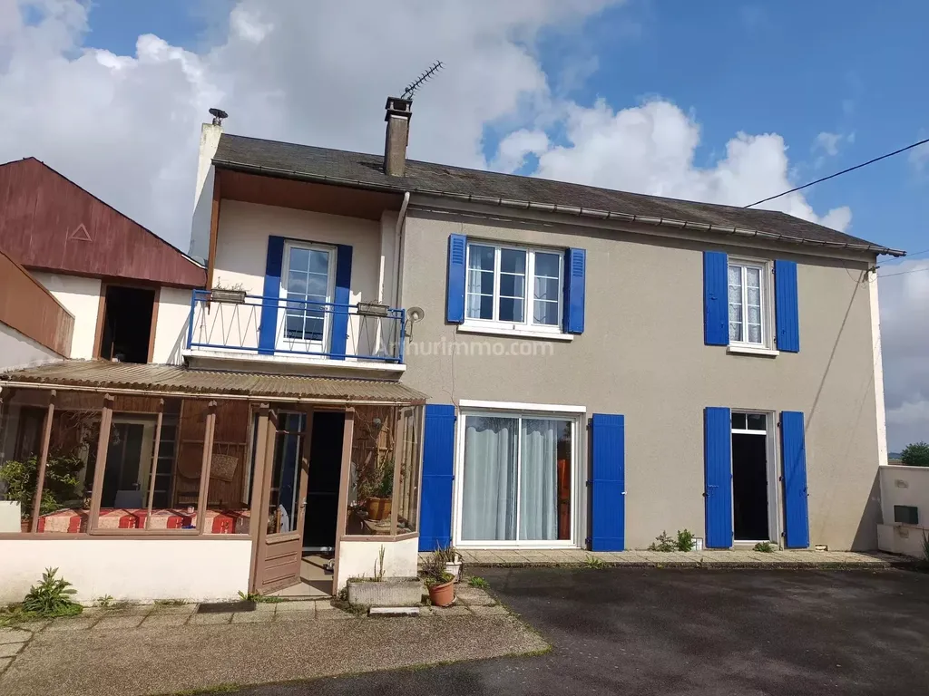 Achat maison à vendre 4 chambres 141 m² - Saint-Martin-de-Fraigneau