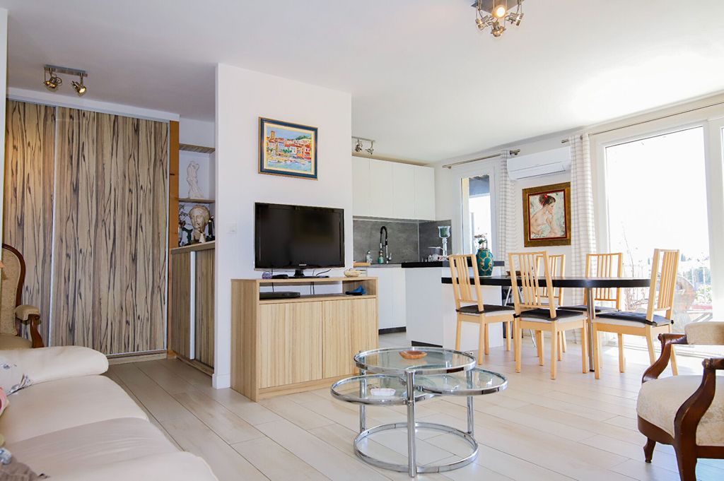 Achat appartement à vendre 3 pièces 67 m² - Carqueiranne