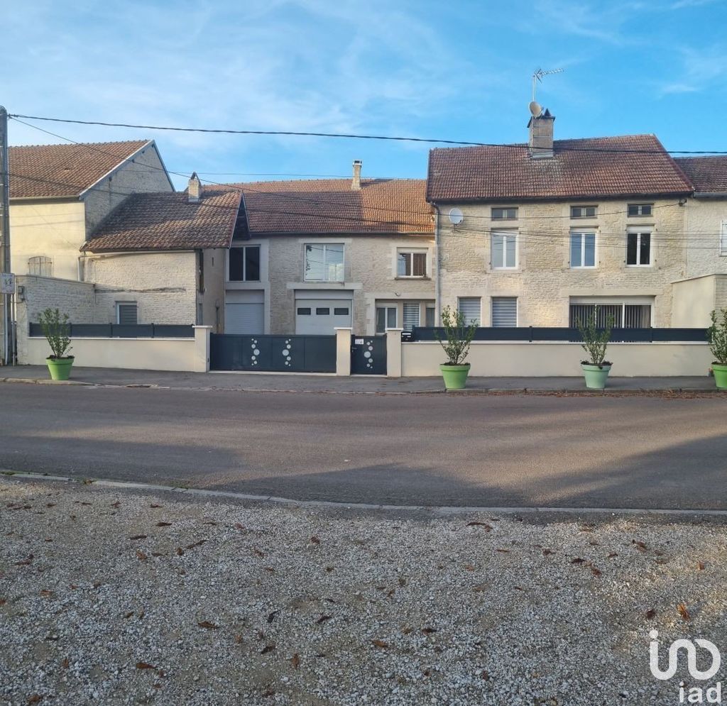 Achat maison à vendre 5 chambres 250 m² - Vesvres-sous-Chalancey