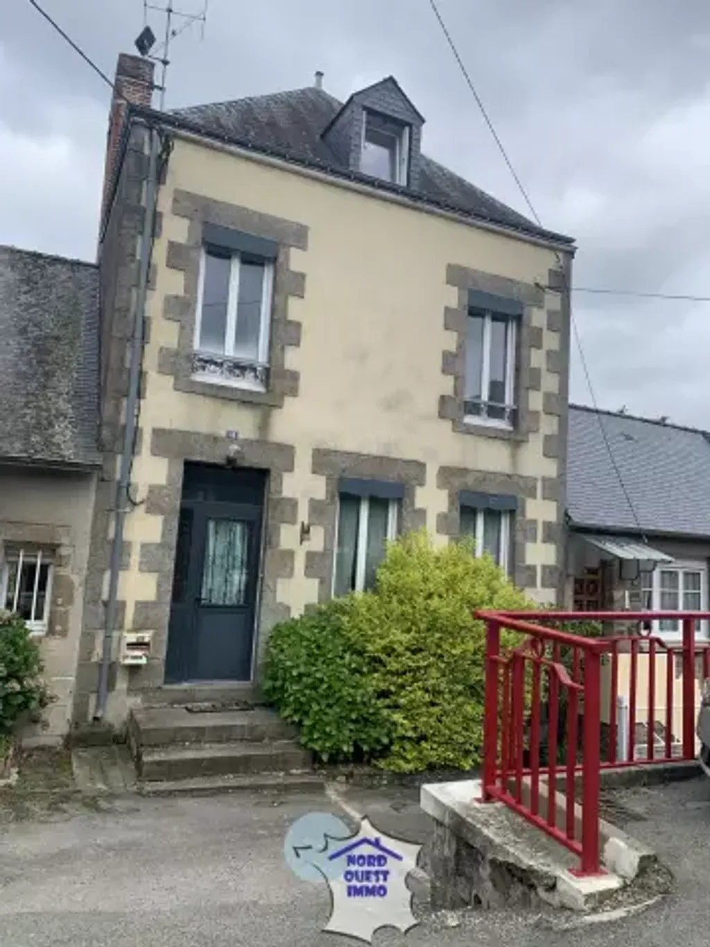 Achat maison à vendre 3 chambres 119 m² - Ambrières-les-Vallées