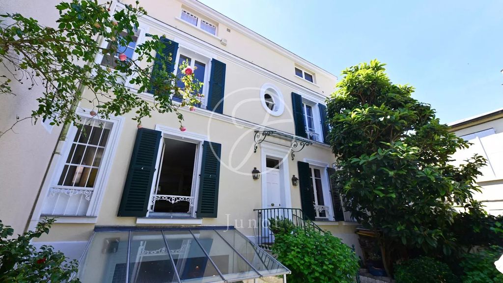 Achat maison à vendre 4 chambres 154 m² - Paris 16ème arrondissement