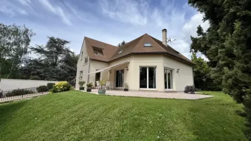 Achat maison à vendre 5 chambres 203 m² - Villiers-Saint-Frédéric