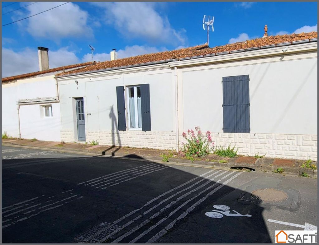 Achat maison à vendre 2 chambres 85 m² - Rochefort