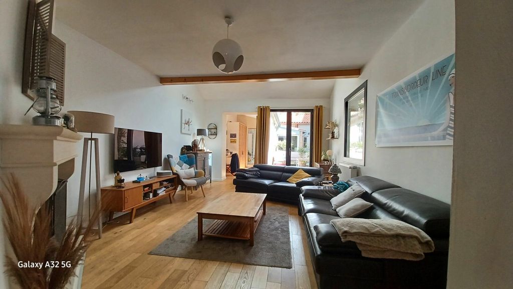 Achat maison à vendre 4 chambres 178 m² - Rochefort