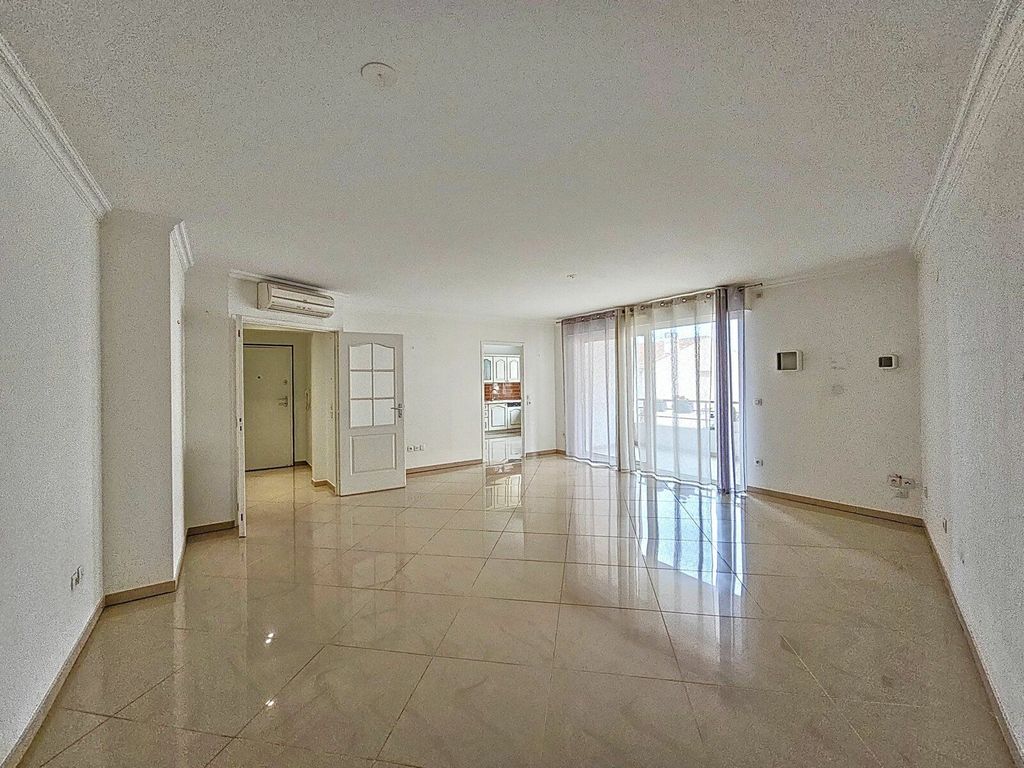 Achat appartement à vendre 4 pièces 113 m² - Saint-Raphaël