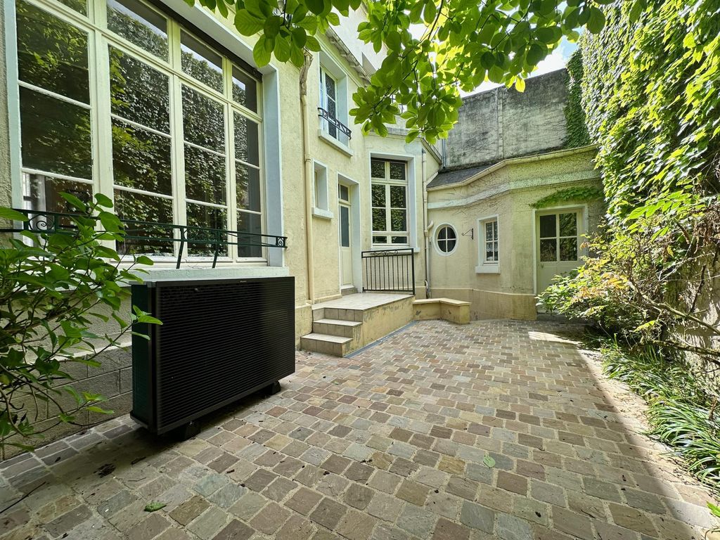 Achat maison à vendre 6 chambres 184 m² - Orléans