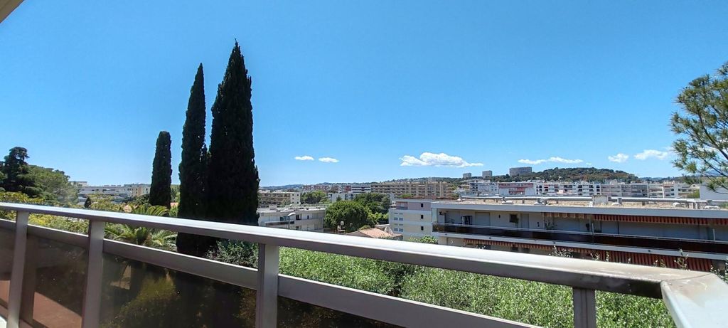 Achat appartement à vendre 3 pièces 75 m² - Cagnes-sur-Mer