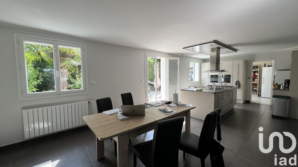 Achat maison à vendre 5 chambres 180 m² - Saint-Pavace