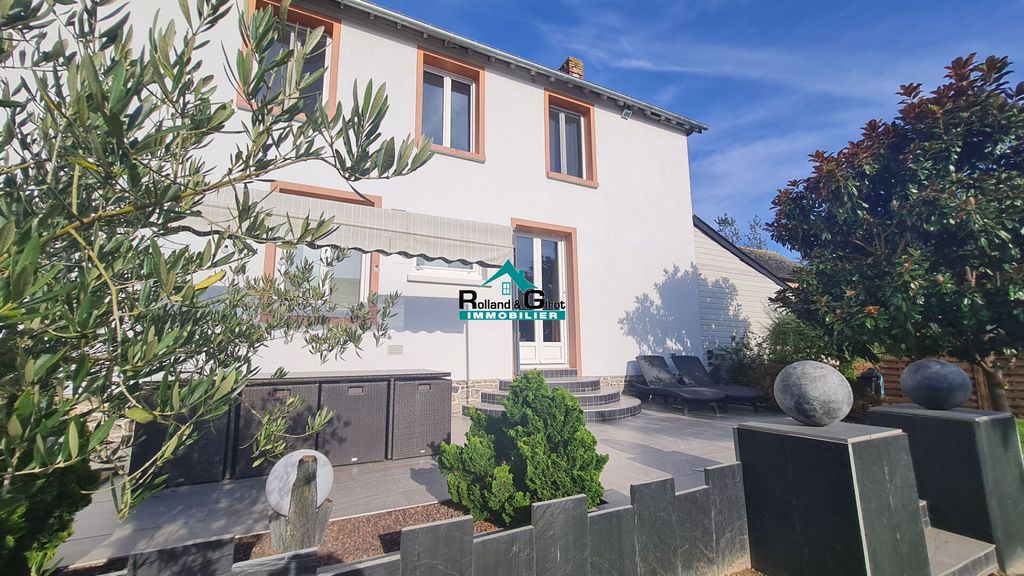 Achat maison à vendre 6 chambres 183 m² - Gosné