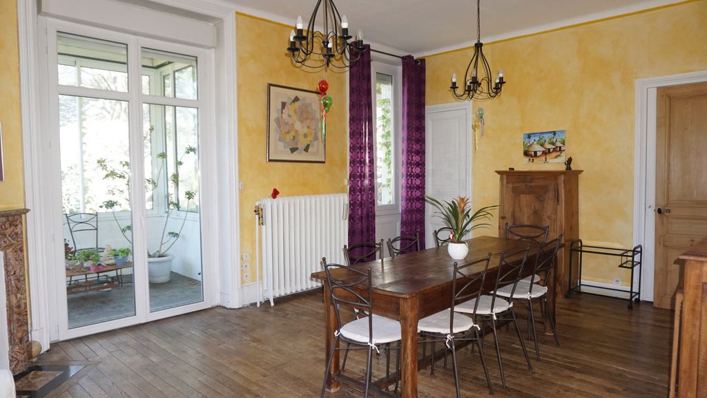 Achat maison à vendre 5 chambres 203 m² - Saint-André-le-Puy