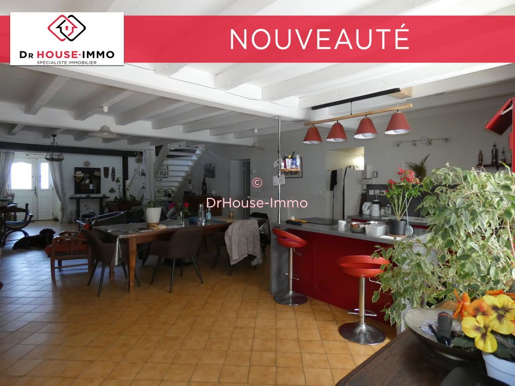 Achat maison à vendre 4 chambres 220 m² - Chenac-Saint-Seurin-d'Uzet