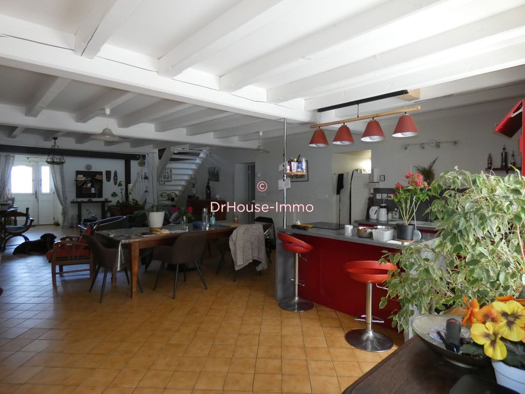 Achat maison à vendre 4 chambres 220 m² - Chenac-Saint-Seurin-d'Uzet