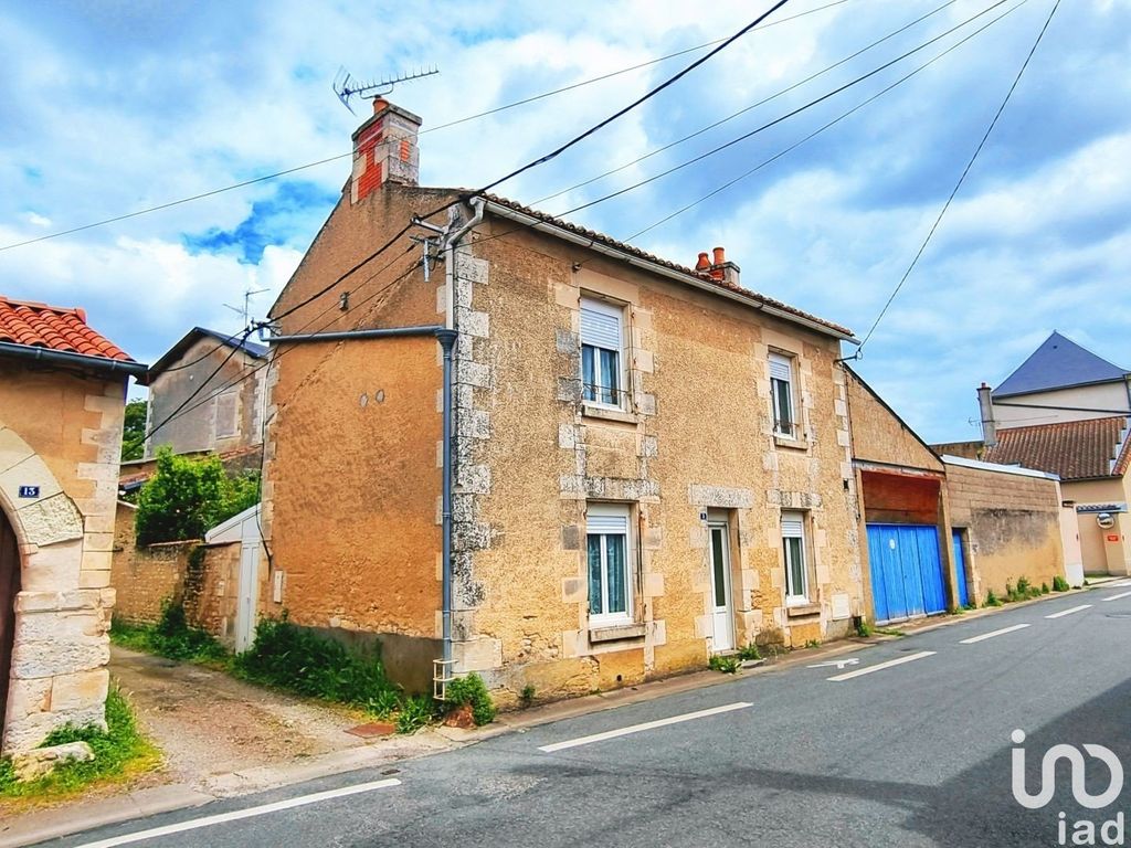 Achat maison à vendre 2 chambres 82 m² - Neuville-de-Poitou