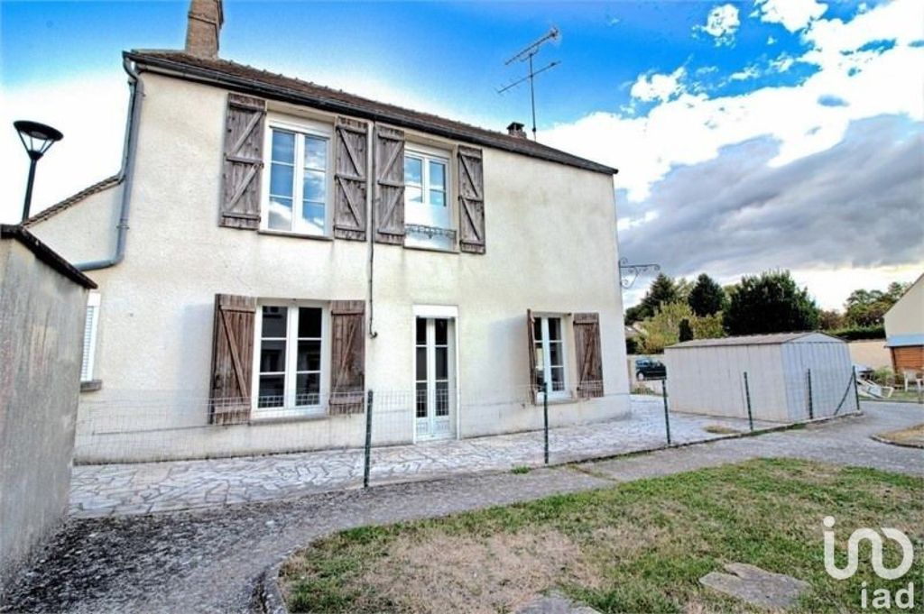 Achat maison à vendre 4 chambres 113 m² - Montcourt-Fromonville