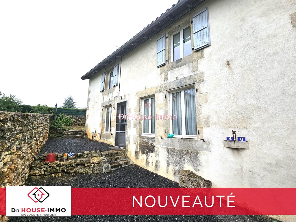 Achat maison à vendre 2 chambres 88 m² - Lussac-les-Châteaux