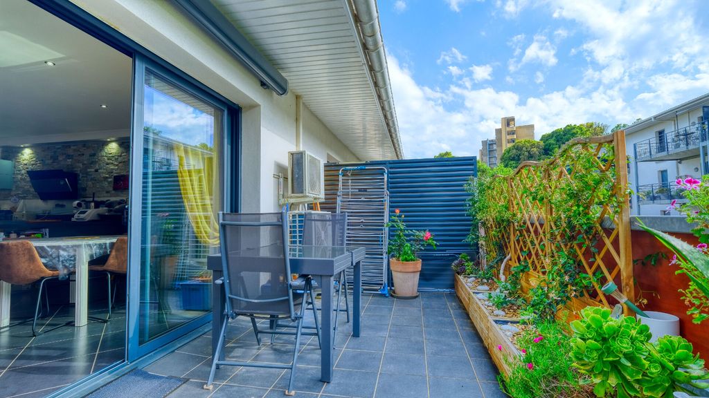 Achat appartement à vendre 3 pièces 64 m² - Bastia