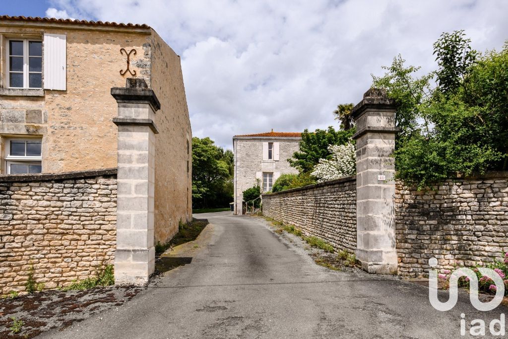 Achat maison à vendre 5 chambres 213 m² - Nieul-sur-l'Autise