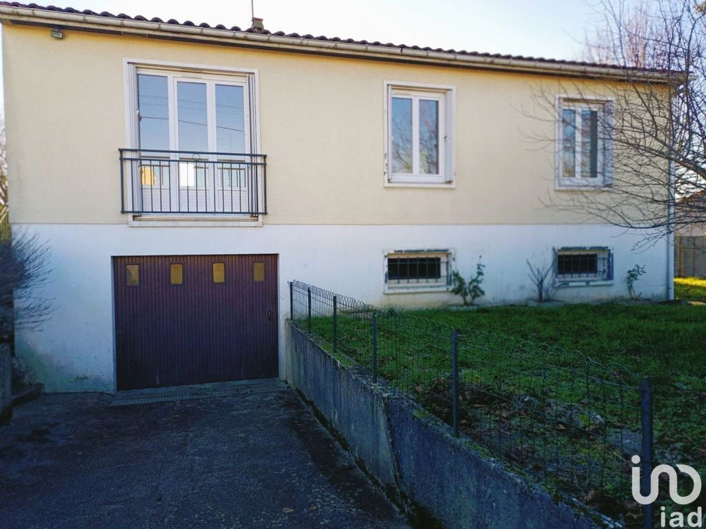 Achat maison à vendre 3 chambres 83 m² - Champagne-Mouton