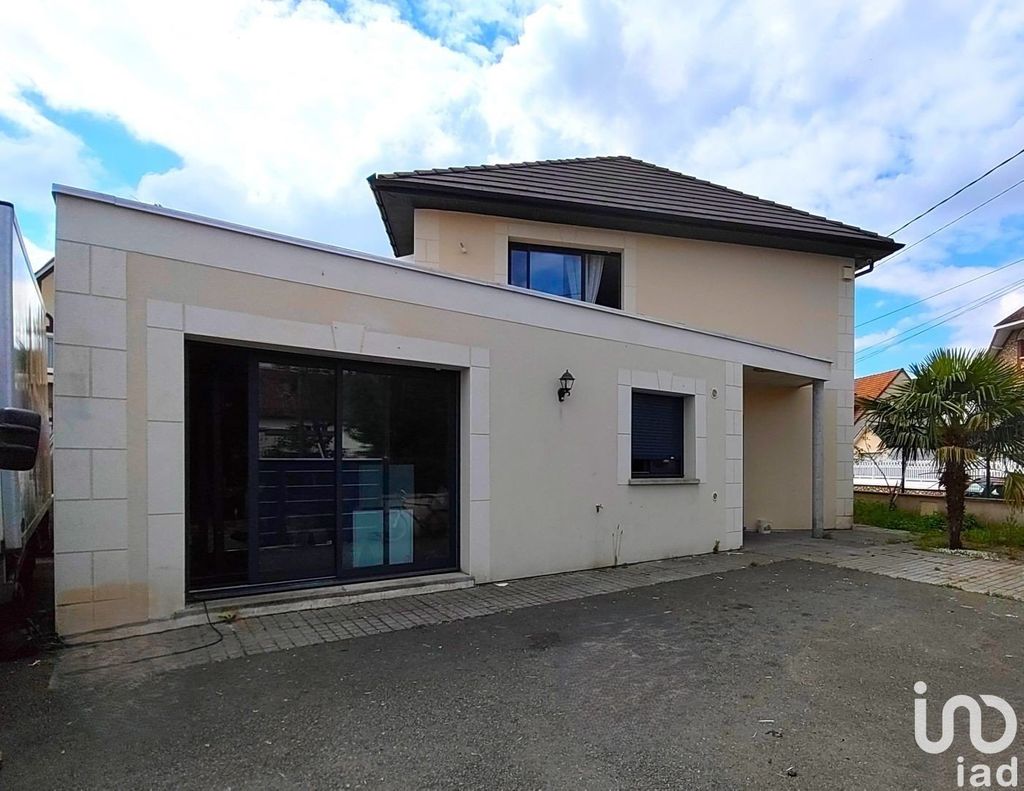 Achat maison à vendre 4 chambres 192 m² - Saint-Étienne-du-Rouvray