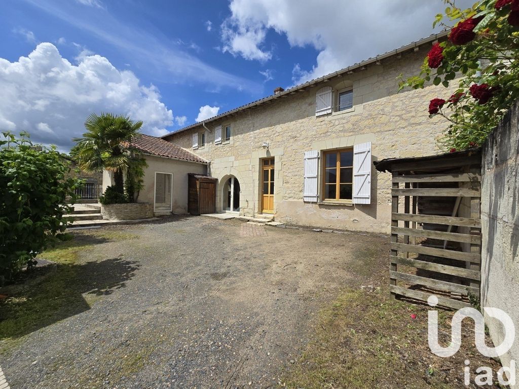 Achat maison à vendre 5 chambres 174 m² - Le Puy-Notre-Dame