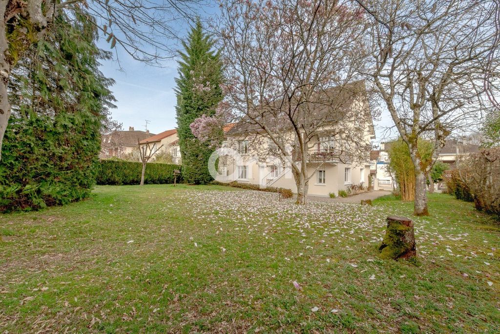 Achat maison à vendre 6 chambres 276 m² - Limoges