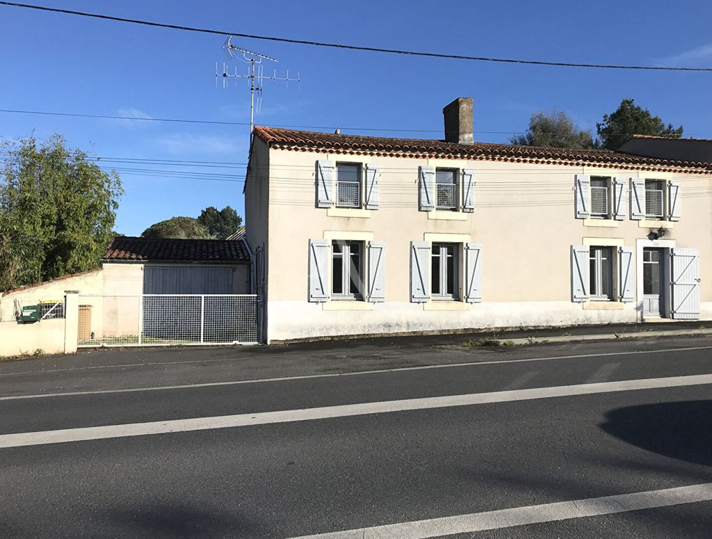 Achat maison à vendre 3 chambres 130 m² - Saint-Georges-de-Pointindoux