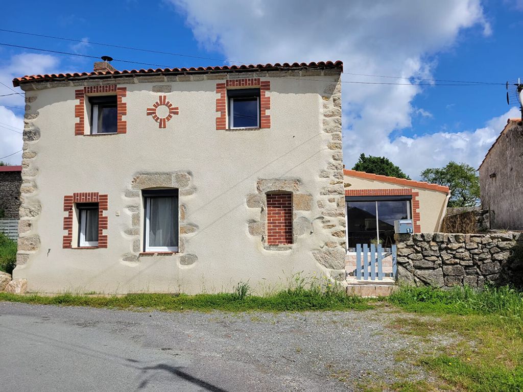 Achat maison à vendre 4 chambres 140 m² - Saint-Étienne-du-Bois