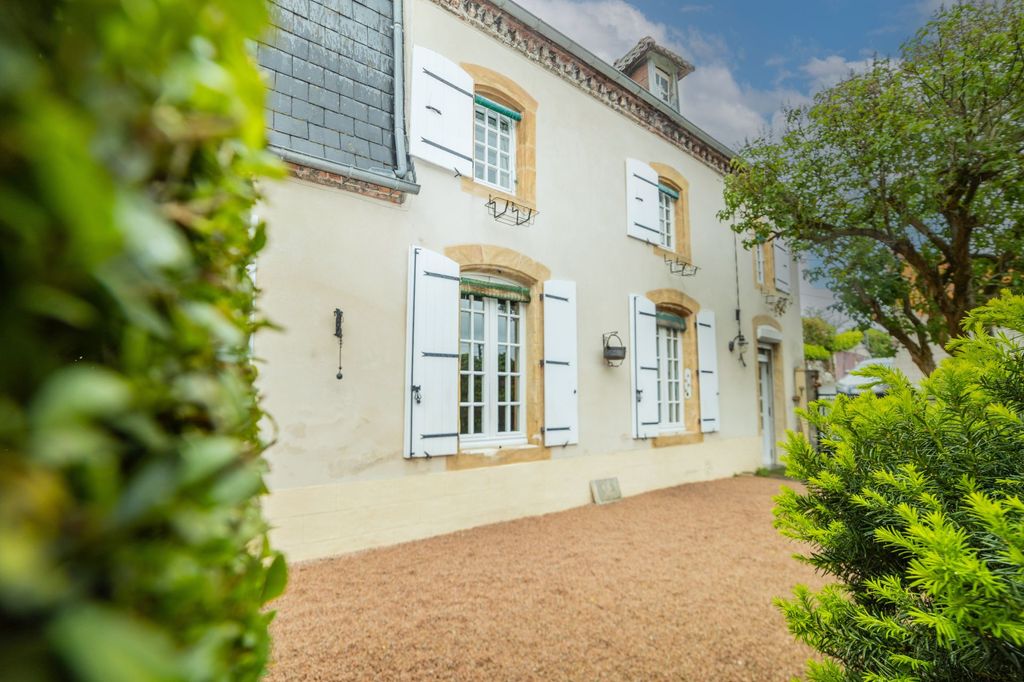 Achat maison à vendre 5 chambres 205 m² - Ars-les-Favets