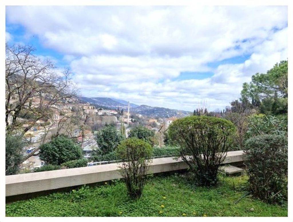 Achat appartement à vendre 3 pièces 72 m² - Grasse