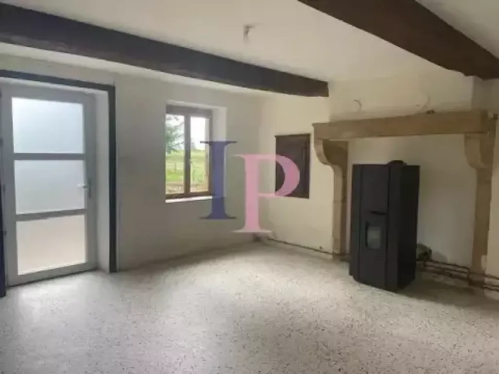 Achat maison à vendre 4 chambres 149 m² - Pouilly-sous-Charlieu